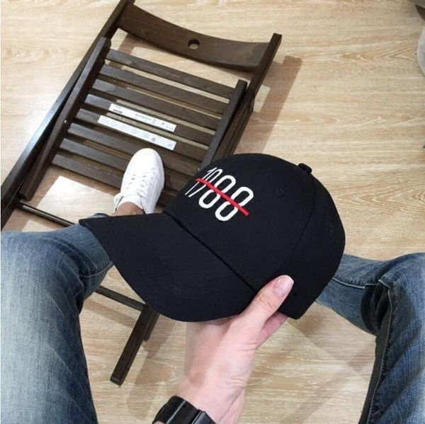 Tricou dama sport-casual cu inscriptie brodata alb-negru