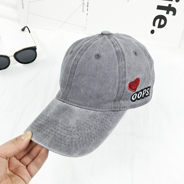 Palarie de dama in diferite culori si cu broderie