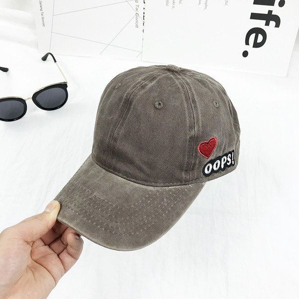 Palarie de dama in diferite culori si cu broderie