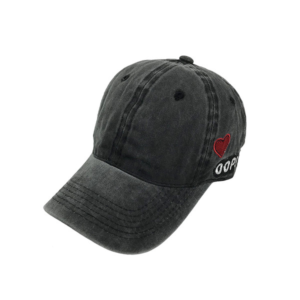 Palarie de dama in diferite culori si cu broderie