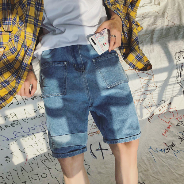 Blugi de bărbați scurti deasupra genunchiului cu buzunare în două culori