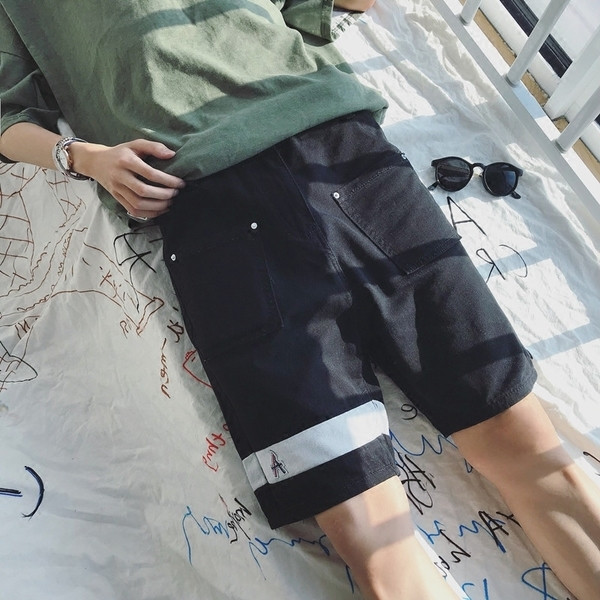 Blugi de bărbați scurti deasupra genunchiului cu buzunare în două culori