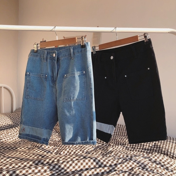 Blugi de bărbați scurti deasupra genunchiului cu buzunare în două culori