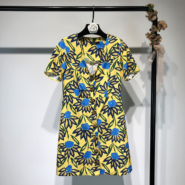 Rochie proaspătă de vară de damă, de culoare galbenă, cu imprimeu și mâneci scurte