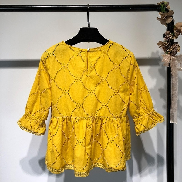 Tricou elegant de dama cu maneci 3/4, in stil liber, de culoare galbena