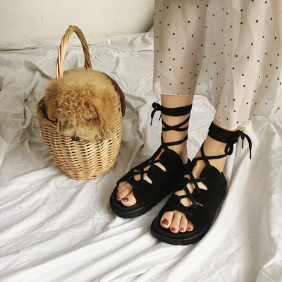 Дамски гумени сандали в черне цвят с връзки