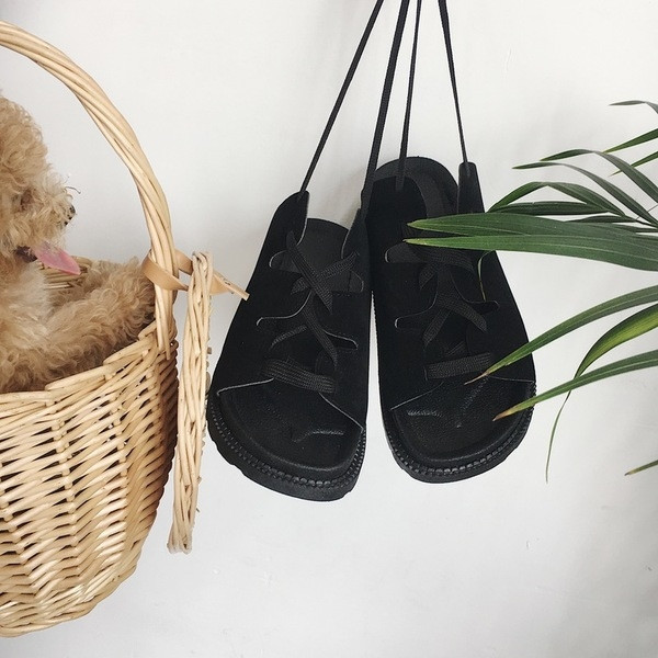 Sandale de damă din cauciuc de culoare neagră cu șireturi