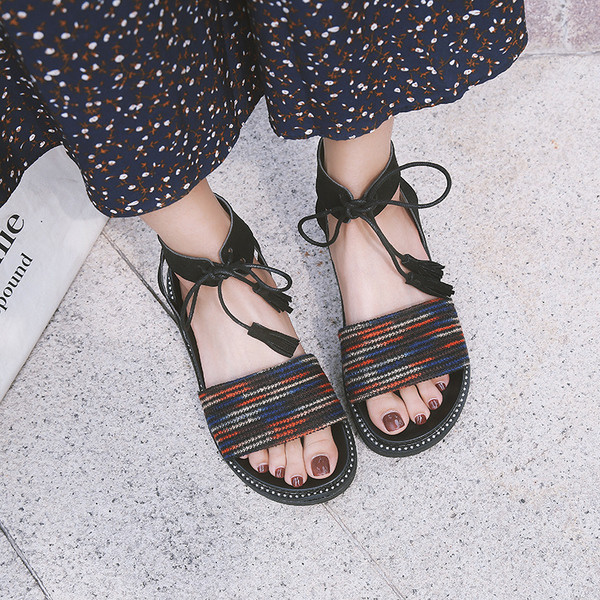 Sandale de dama cu motiv floral si ciucuri