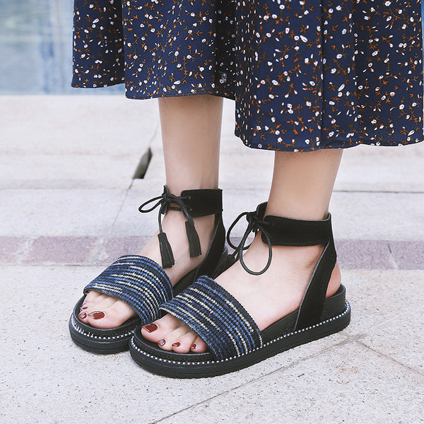 Sandale de dama cu motiv floral si ciucuri