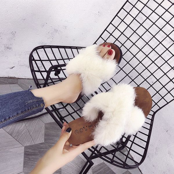 Papuci de puf pentru femei în alb, gri, roz și negru