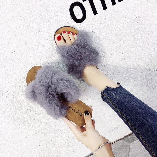 Papuci de puf pentru femei în alb, gri, roz și negru