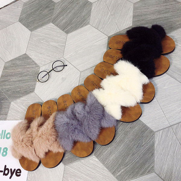 Papuci de puf pentru femei în alb, gri, roz și negru