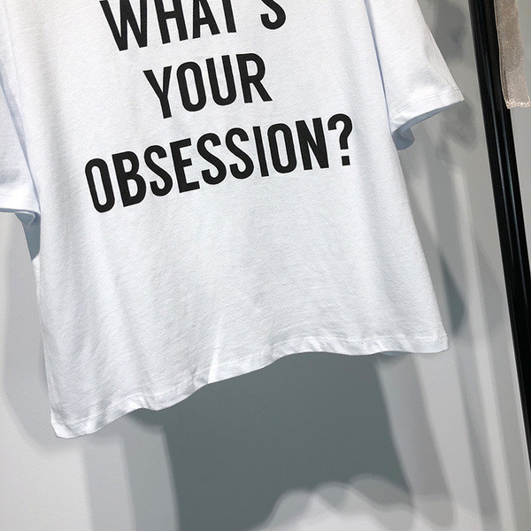 Tricou de damă în stil liber cu inscripție în alb