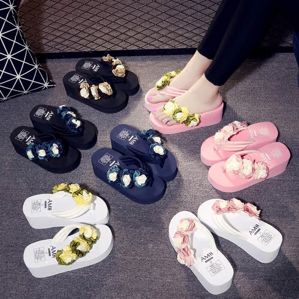 Papuci de damă cu talpă cu platformă plată și decor floral 3D