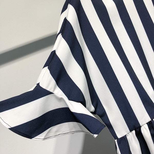 Bluză de damă elegantă cu mâneci și nasturi în dungi 3/4