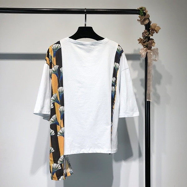 Tricou casual dama de culoare alba cu motiv floral si maneci 3/4