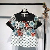 Κομψή γυναικεία μπλούζα με floral μοτίβο και λαιμόκοψη