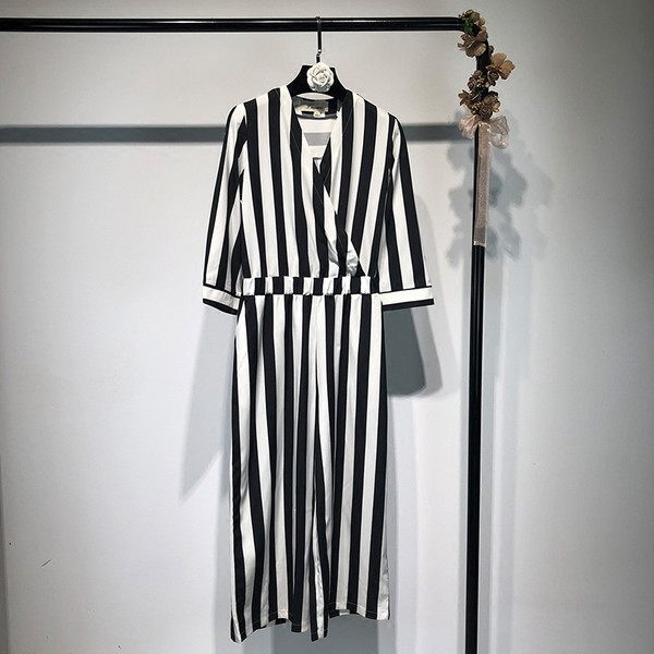 Salopetă elegantă de damă cu mâneci lungi în dungi, cu decolteu transfer