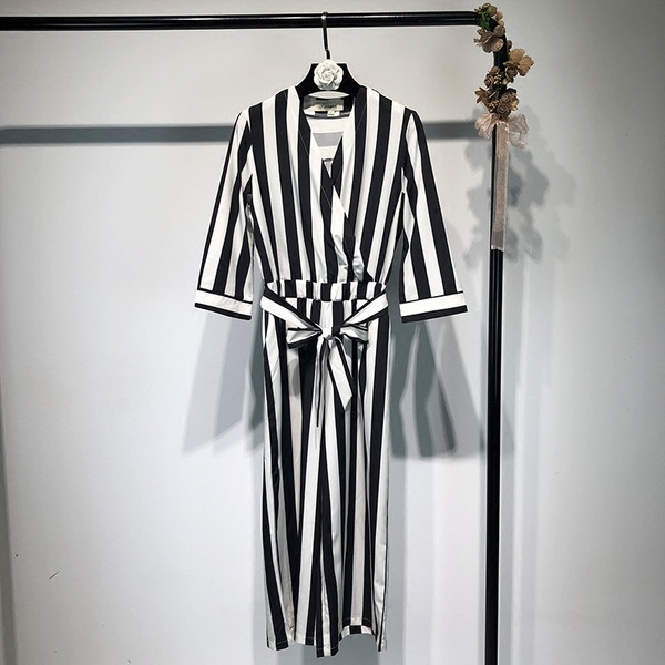 Salopetă elegantă de damă cu mâneci lungi în dungi, cu decolteu transfer