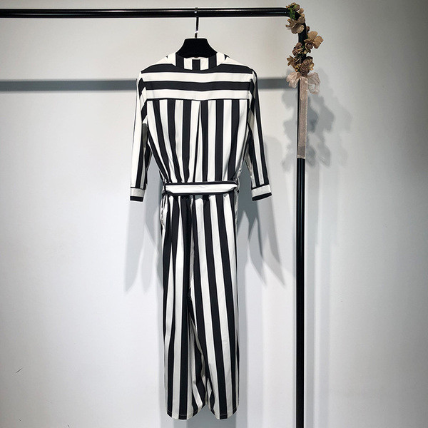 Salopetă elegantă de damă cu mâneci lungi în dungi, cu decolteu transfer