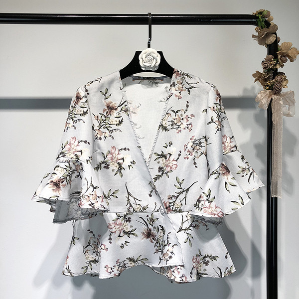 Bluza scurta eleganta de dama cu imprimeu si decolteu transfer