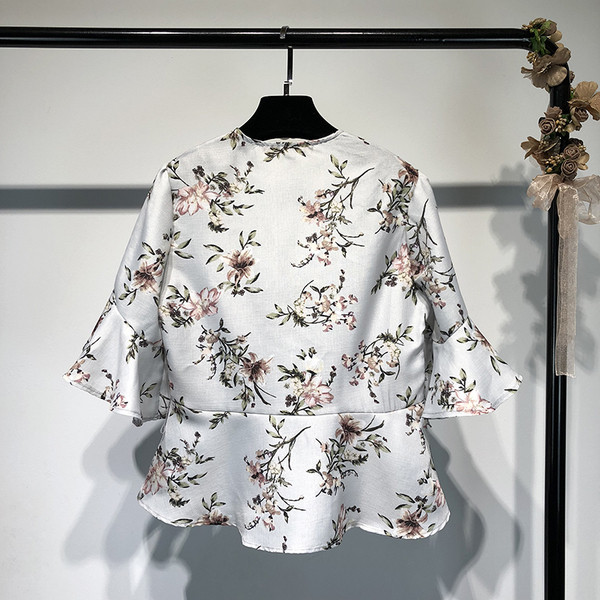 Bluza scurta eleganta de dama cu imprimeu si decolteu transfer