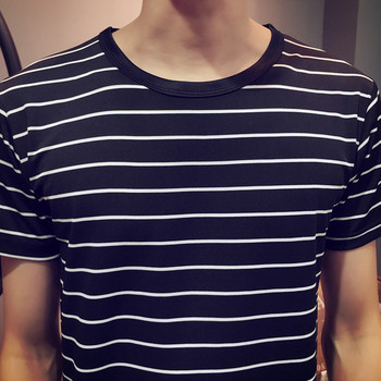 Свежа ежедневна мъжка тениска в бял и черен цвят