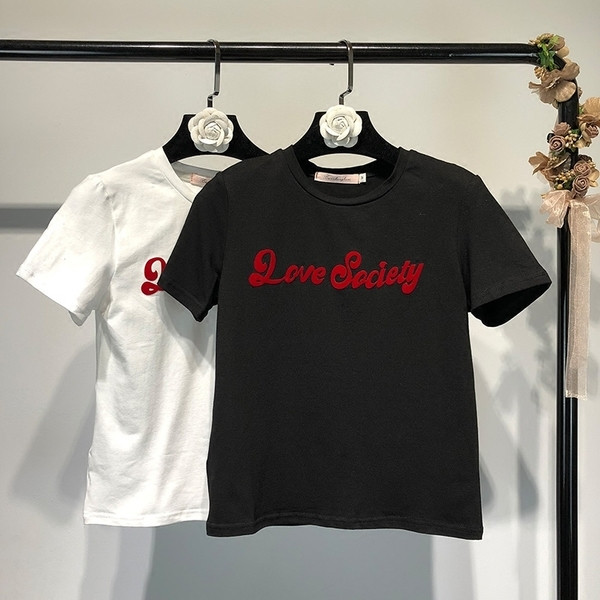 Tricou de damă sport-casual în alb și negru cu inscripție