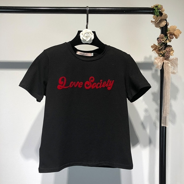 Tricou de damă sport-casual în alb și negru cu inscripție