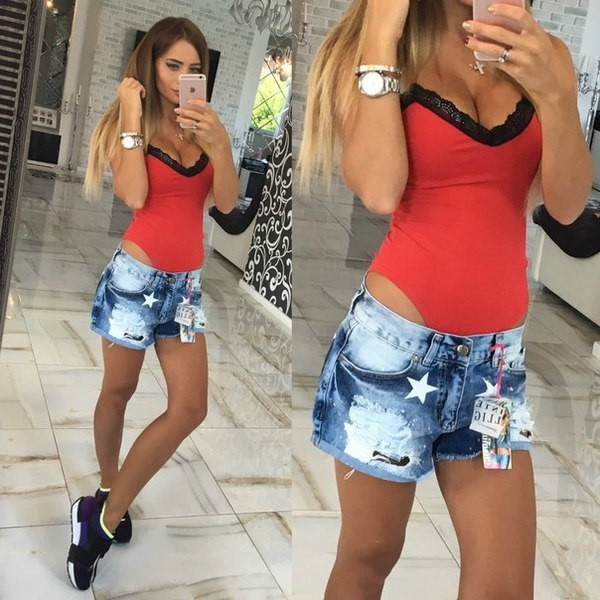 Body de dama in trei culori cu bretele subtiri si dantela