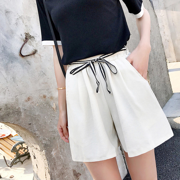 Pantaloni scurti eleganti de dama lati in mai multe culori