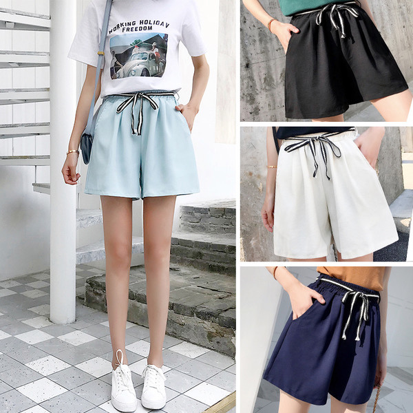 Pantaloni scurti eleganti de dama lati in mai multe culori