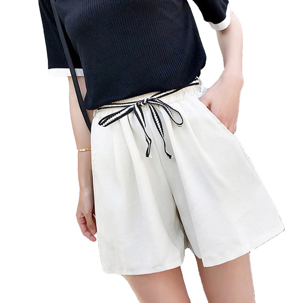 Pantaloni scurti eleganti de dama lati in mai multe culori