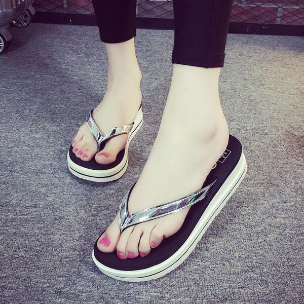 Papuci casual pentru femei, cu curea din piele lăcuită și talpă plată ridicată