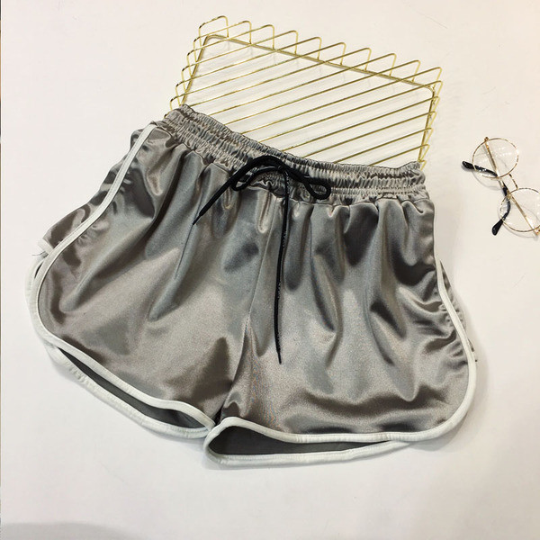 Sport - pantaloni scurți casual în gri, roșu, albastru și negru