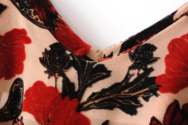 Top de damă elegant cu motiv floral, cu bretele subțiri