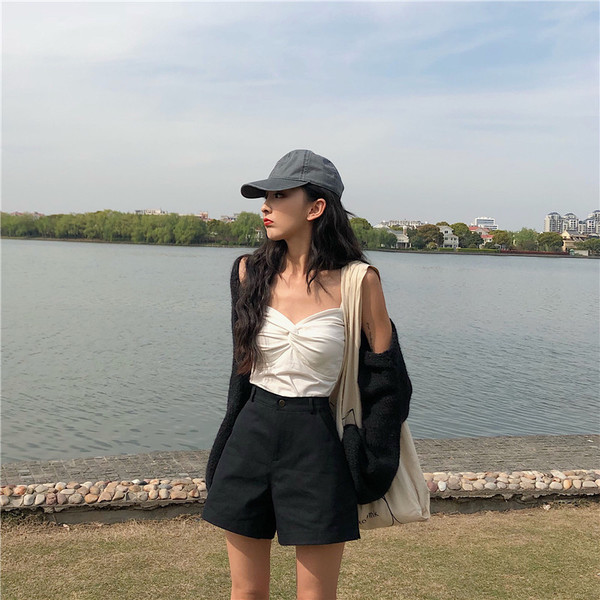 Pantaloni scurti de dama cu talie inalta in trei culori