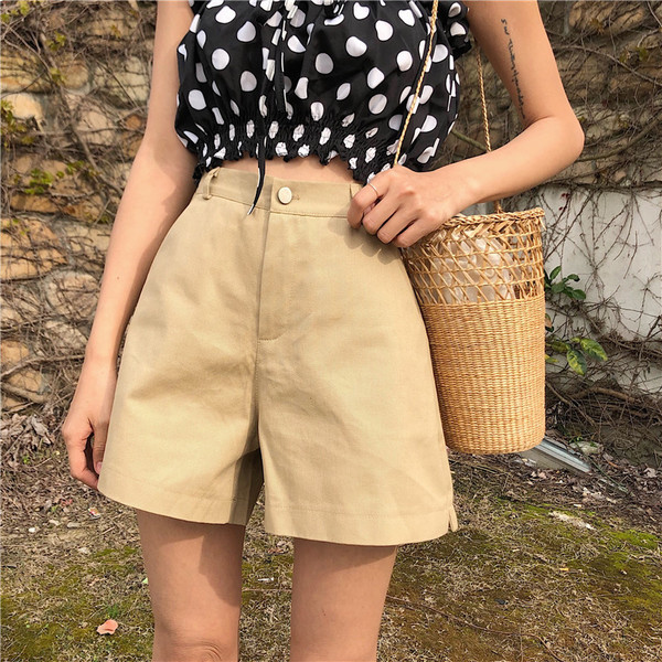 Pantaloni scurti de dama cu talie inalta in trei culori