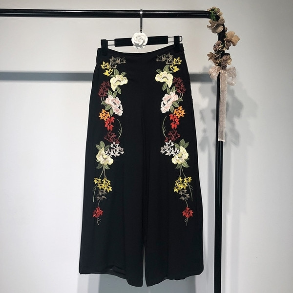 Pantaloni largi dama sport-eleganti in negru cu broderie