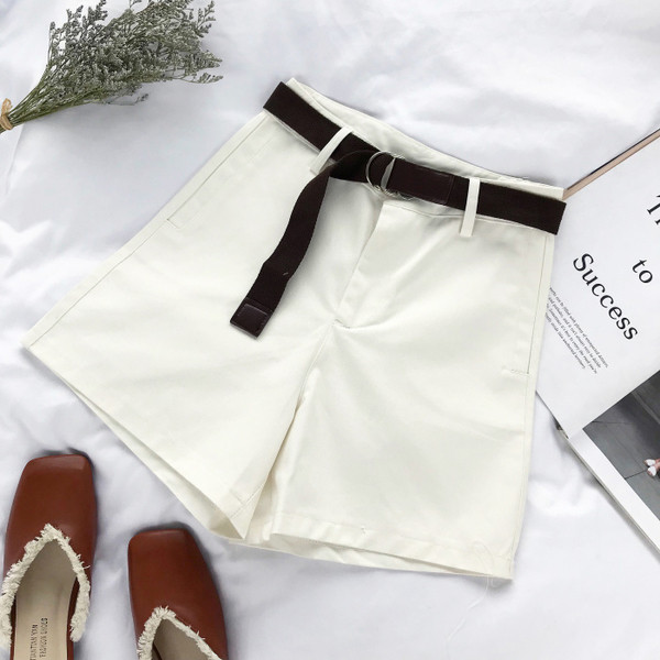 Pantaloni scurți eleganti de damă cu talie înaltă - mai multe culori