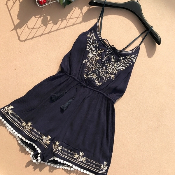 Salopeta dama in mai multe culori cu bretele subtiri si broderie colorata