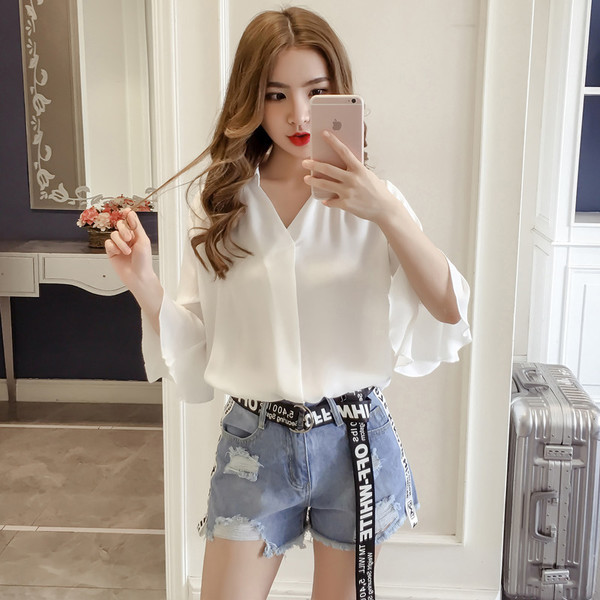 Cămașă de damă cu decolteu în V în alb și roșu