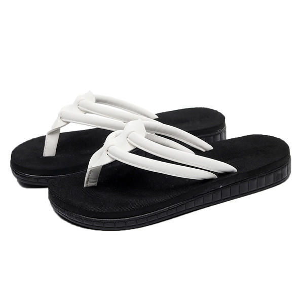 Papuci potriviti pentru plaja si de zi cu zi in alb-negru