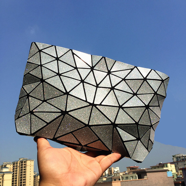 Geanta de dama extravaganta - mai multe modele