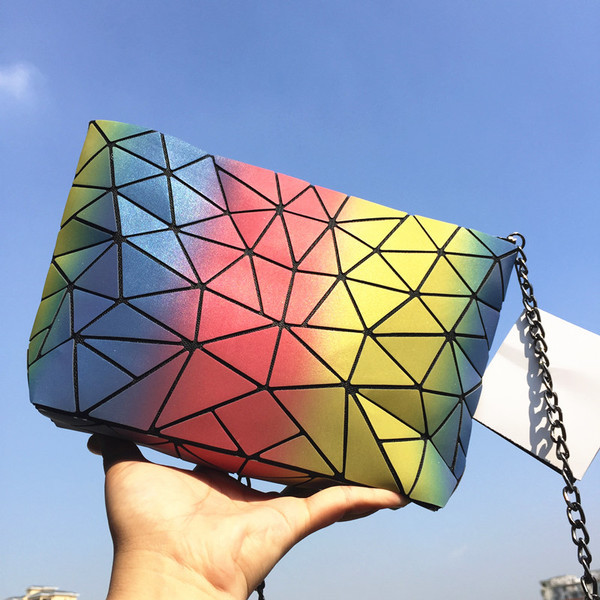 Geanta de dama extravaganta - mai multe modele