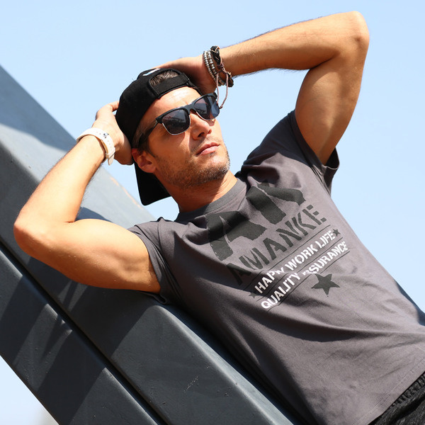 Tricou bărbătesc în diferite culori cu inscripție