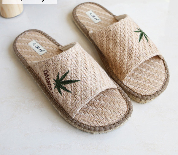 Papuci de paie unisex comozi si usori