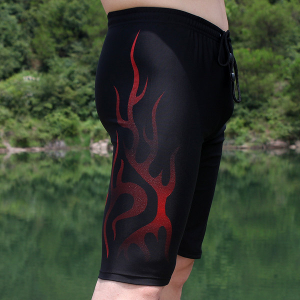 Diverse modele de costume de baie pentru barbati cu lungimea genunchilor