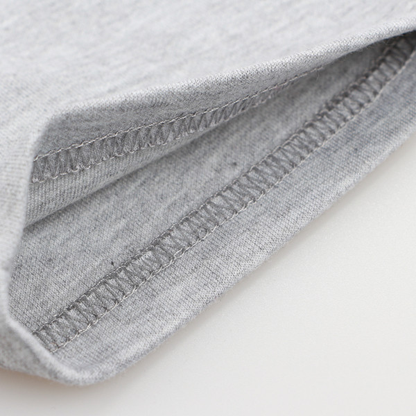 Trening pentru bărbați în trei culori cu nasturi decorativi în față