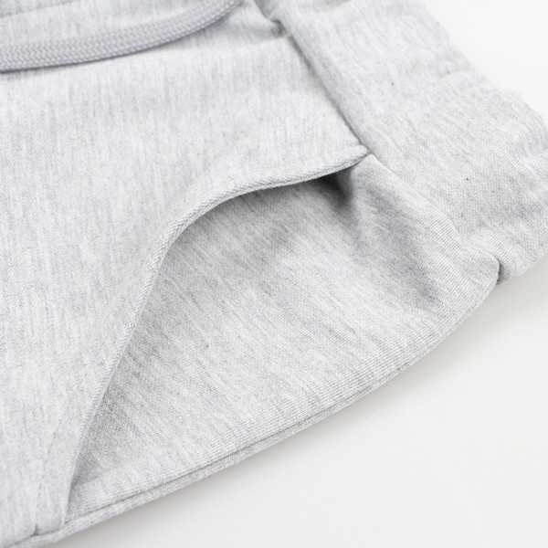 Trening pentru bărbați în trei culori cu nasturi decorativi în față